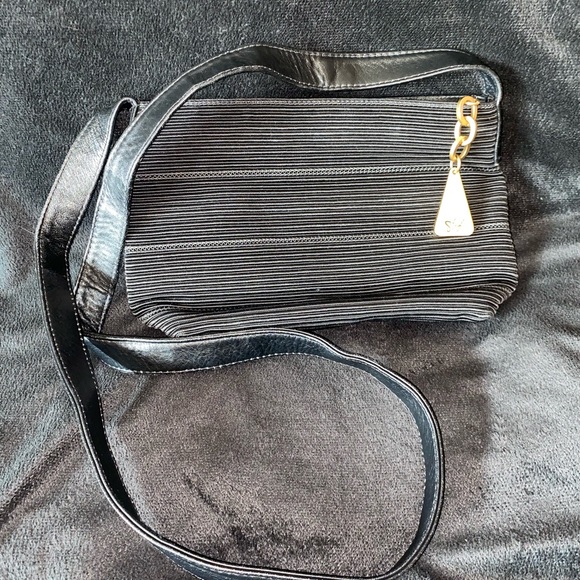 Vintage Sharif Crossbody Black Leather & Quality ribbed Fabric. Zippered pocket - Picture 2 of 13